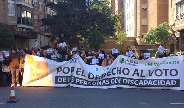 Tribunal Constitucional exigiendo el derecho de voto para las personas con discapacidad